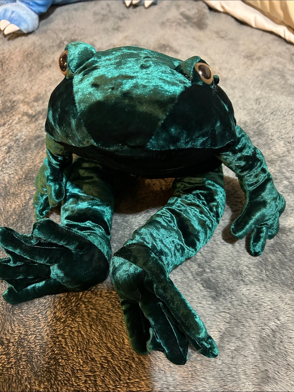 Plush Velvet Frog Toy in Emerald Green - Soft Reptile Plush